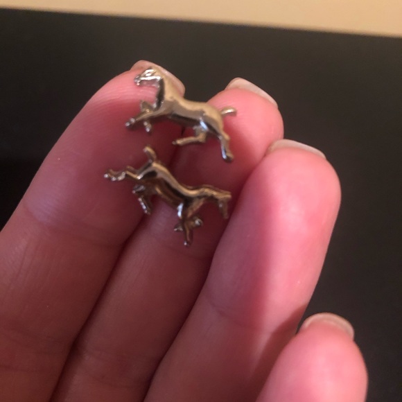 Horse post earrings - Picture 1 of 2